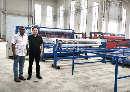 Middle Eastern Client Visits Our Factory to Inspect Double Wire Welding Mesh Machines, Highly Praises 868 and 656 Production Lines