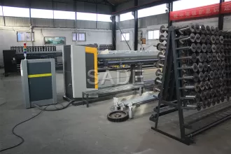 Hexagonal mesh machine