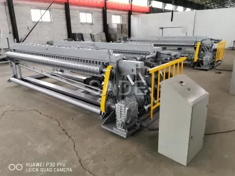 Horizontal type hexagonal wire mesh machine