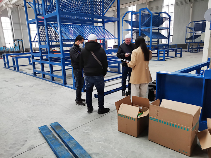 Middle Eastern Client Visits Our Factory to Inspect Double Wire Welding Mesh Machines, Highly Praises 868 and 656 Production Lines